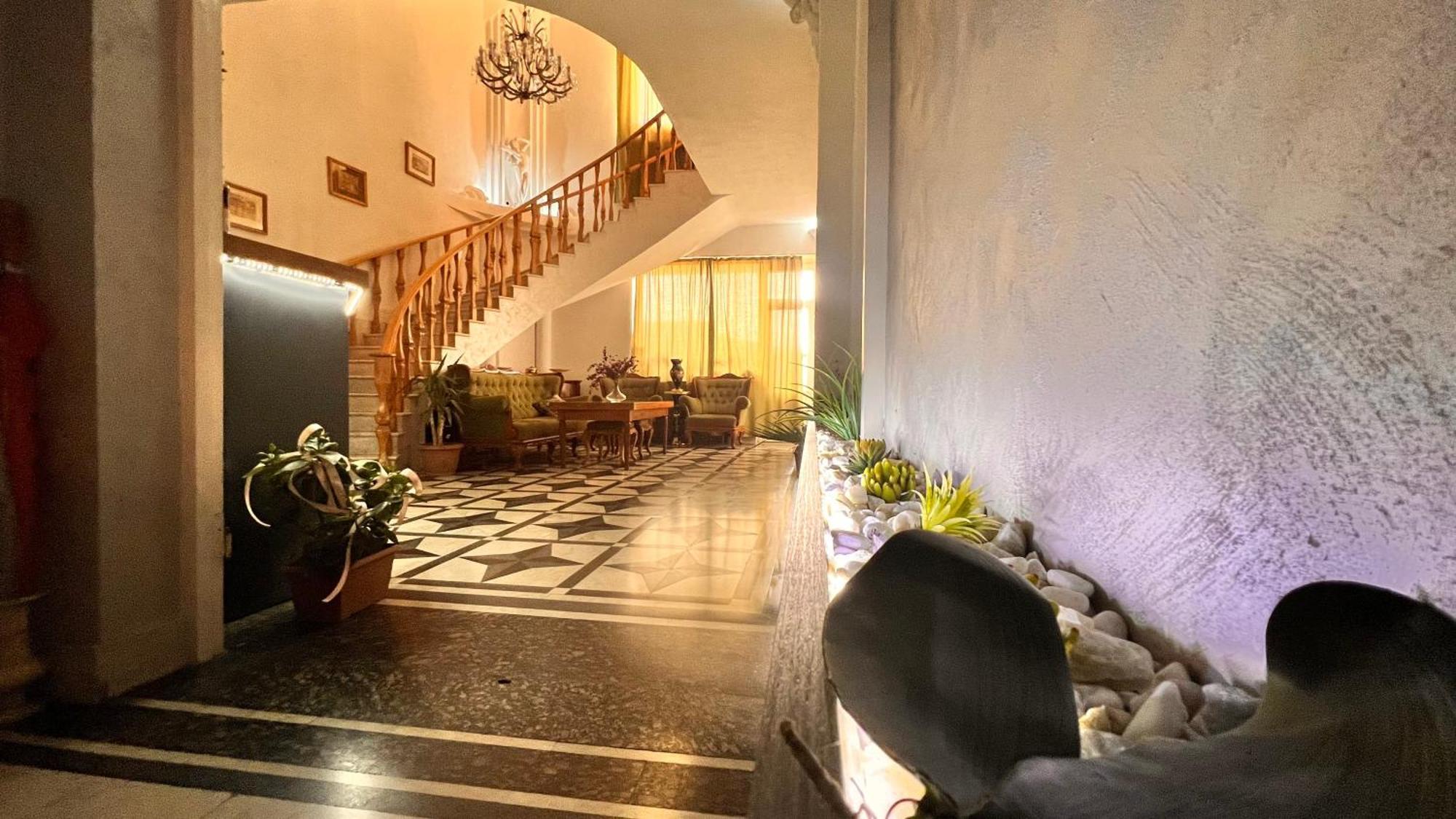 Elross Yerevan Exterior foto