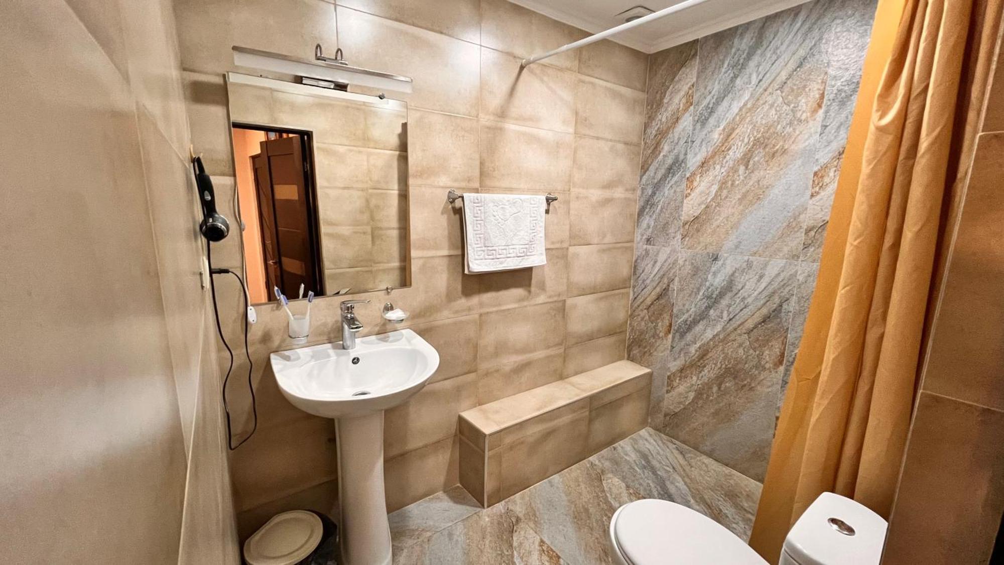 Elross Yerevan Exterior foto