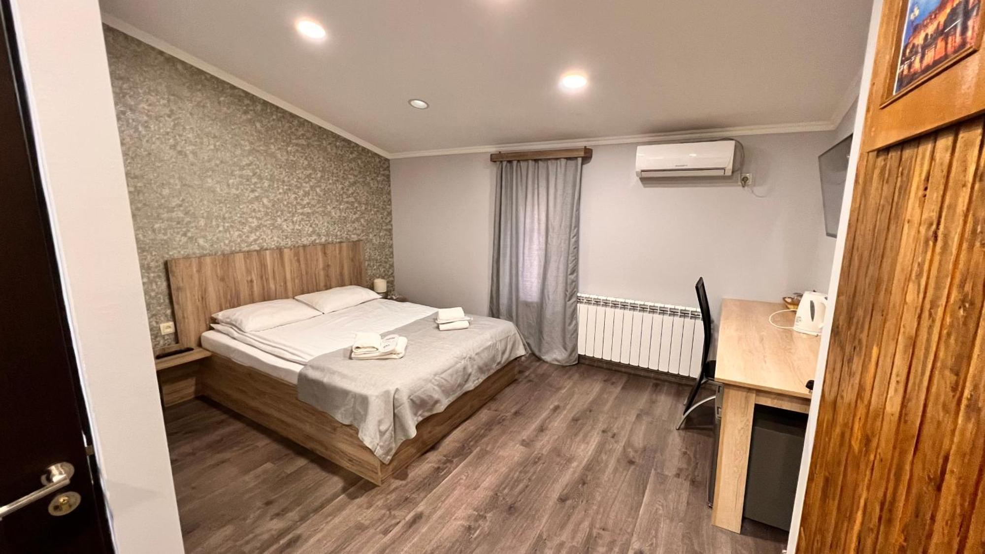 Elross Yerevan Exterior foto