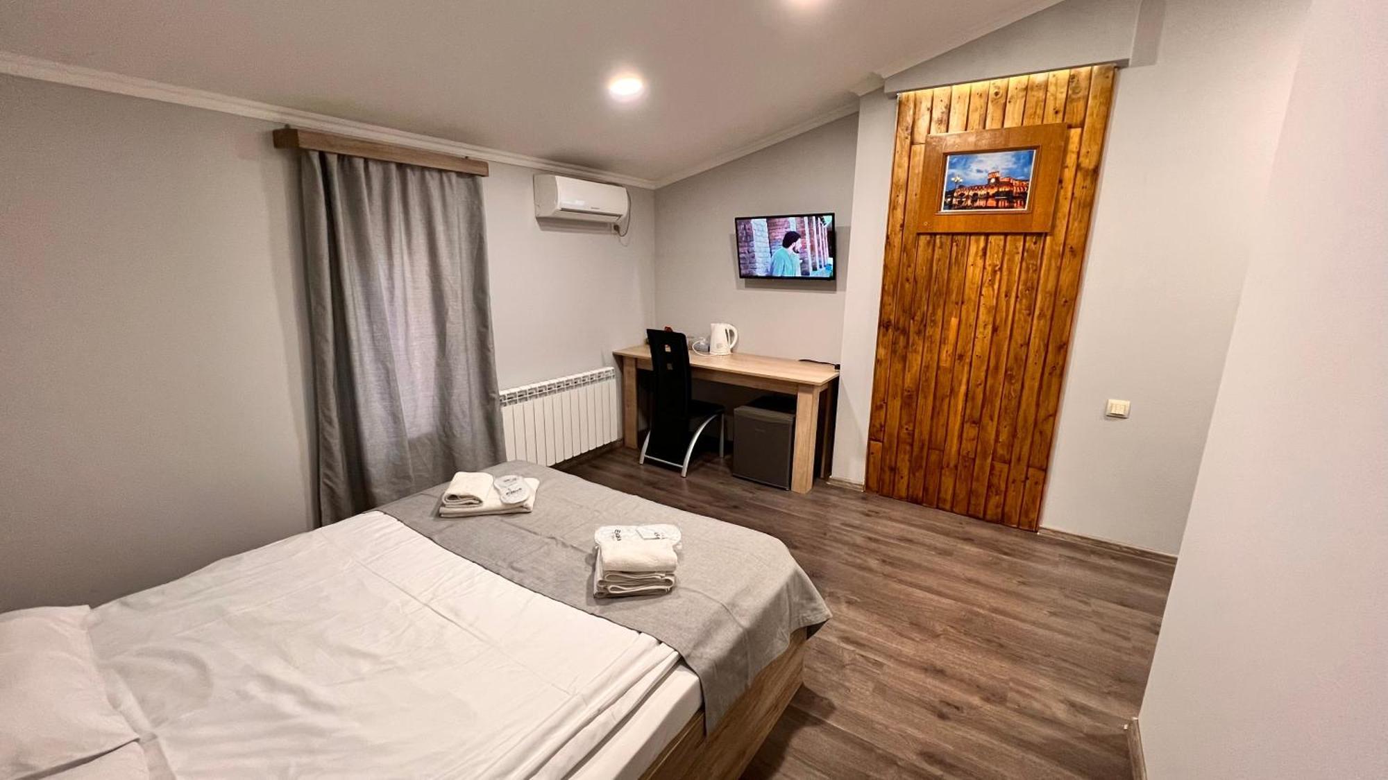 Elross Yerevan Exterior foto